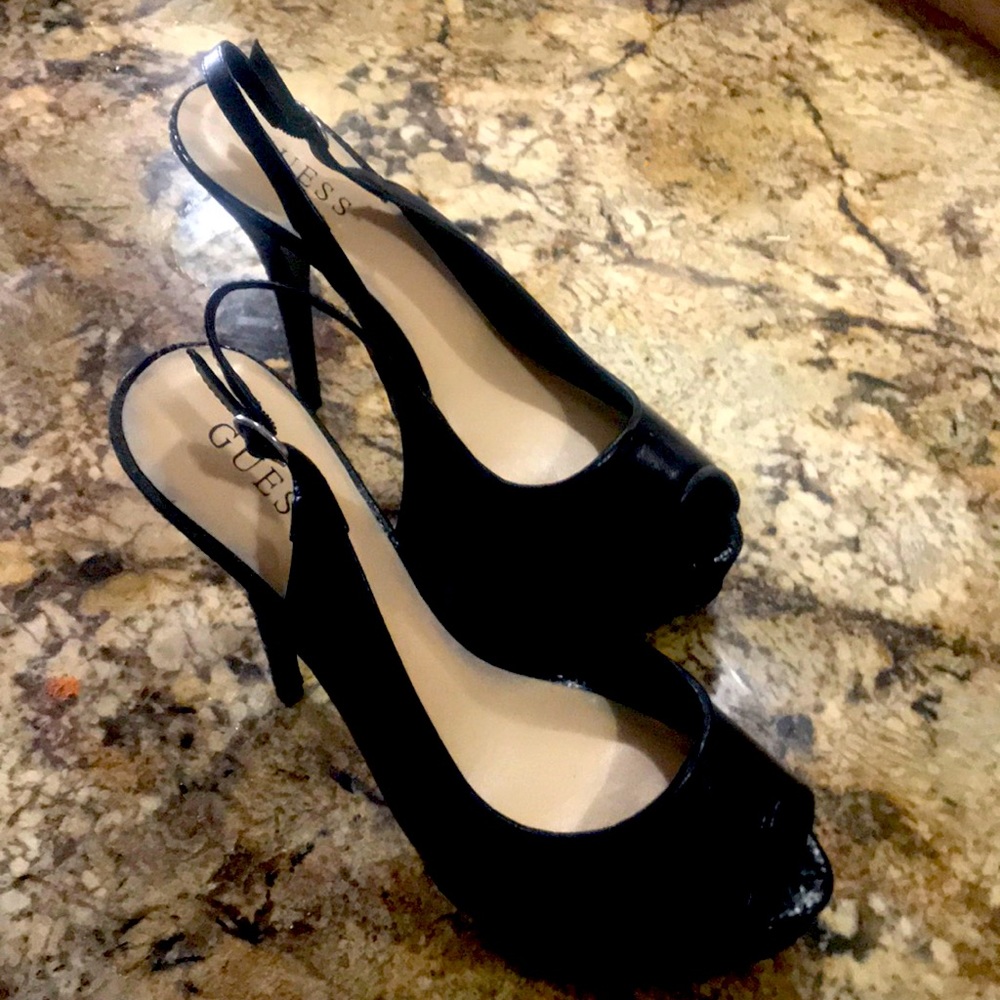 Black guess peep toe shoes.